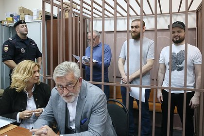 Бывший сенатор Арашуков и его отец получили пожизненные сроки за убийства

В Москве бывший член Совета Феде...